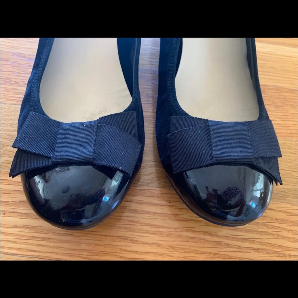 COLE HAAN Womens Ladies Black Swede Patent Leather Wedge Bow Rubber Sole Sz 10.5